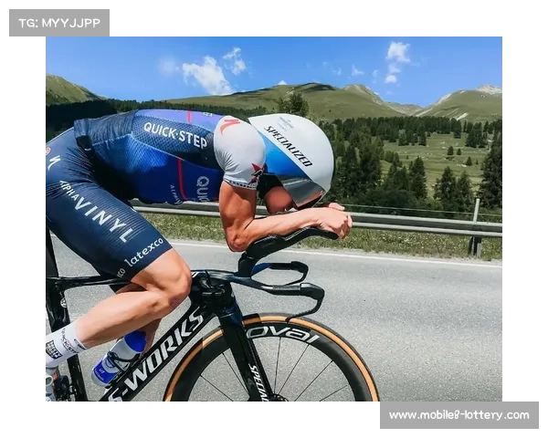 埃菲内普尔、阿尤索等强援身着新东家队服亮相